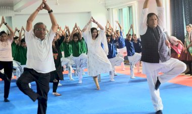योग शब्द - वेदों, उपनिषदों, गीता एवं पुराणों में अति प्राचीन काल से व्यवहार में आया है : बिंदल
