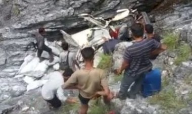 दर्दनाक हादसा .....600 मीटर गहरी खाई में गिरी बोलेरों जीप , 9 श्रद्धालुओं की मौत , दो घायल .......