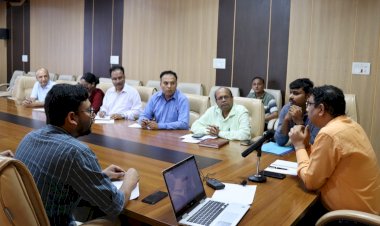 सिरमौर में जल संरक्षण के तहत निर्माण कार्यो का केंद्रीय निगरानी दल ने निरीक्षण के उपरांत की समीक्षा बैठक.......