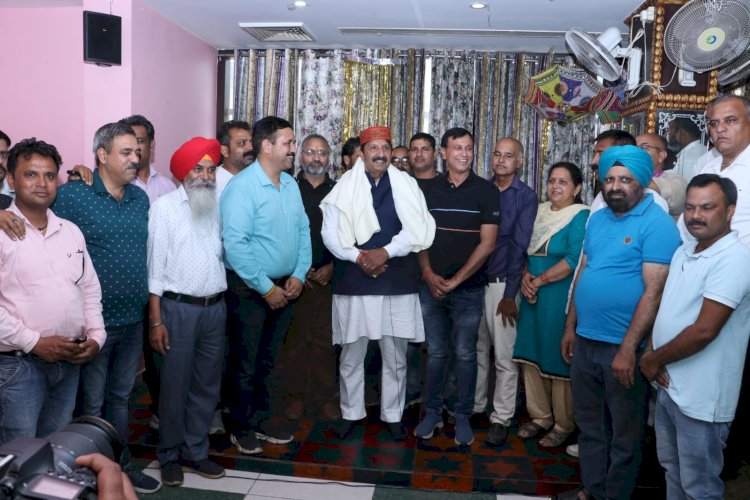 प्रेस क्लब ऊना ने उपमुख्यमंत्री को किया सम्मानित.... मीडिया द्वारा समय-समय पर सहयोग के लिए उपमुख्यमंत्री ने मीडिया कर्मियों का जताया आभार.....