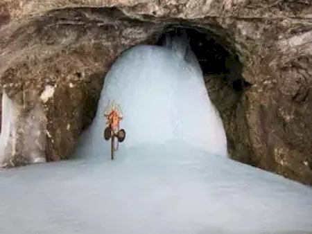 बाबा अमरनाथ की प्रथम पूजा संपन्न.... यात्रा 1 जुलाई से....उप राज्यपाल मनोज सिन्हा वीडियो कॉन्फ्रेंसिंग के जरिये शामिल हुए