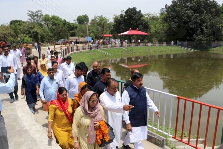 आम आदमी की सेवा के एजेंडे पर आगे बढ़ रही है सरकार - मुकेश अग्निहोत्री ऊना के पंजावर में उपमुख्यमंत्री ने सुनी जन समस्याएं.....