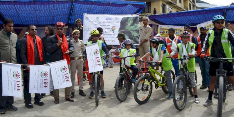 विश्व  पर्यावरण दिवस पर .... केलांग में चलाया स्वच्छता अभियान....