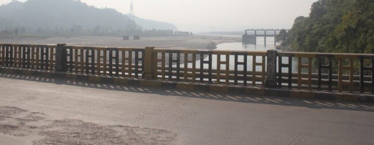 बांगरन पुल पर...... एक समय में केवल 10 टन भार क्षमता के वाहन गुजरेंगे-एसडीएम.....
