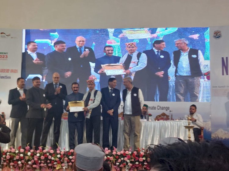 वरिष्ठ पत्रकार अरुण साथी को ........मुख्यमंत्री सुखविंदर सिंह सुक्खू ने पर्यावरण संरक्षण में योगदान देने के लिए सम्मानित किया।......
