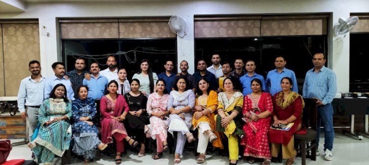 जवाहर नवोदय विद्यालय का पूर्व छात्र मिलन समारोह.......2 दशकों से अधिक समय बाद एक दूसरे से मिले तो  हो गई आंखें नम....