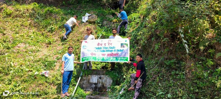 नेहरू युवा केंद्र के सहयोग से...... युवक मंडल ने गांव क्यारकोटी में चलाया सफाई अभियान, पानी के महत्व बारे लोगों को किया जागरूक....