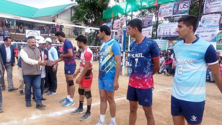 युवा पीढ़ी को पढाई के साथ-साथ........ खेल गतिविधियों में अवश्य लेना चाहिए भाग - रोहित ठाकुर......