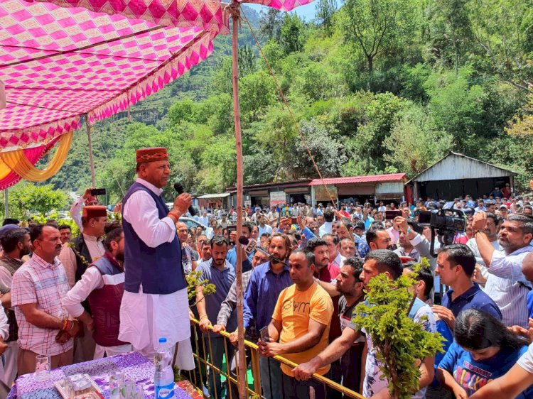 प्रशासन ने...... हमें मृतक के घर जाने से रोका........ कल 12 जिलों में करेंगे धरना प्रदर्शन : बिंदल..... आम जनता एक प्रश्न पूछ रही है क्या यहां पर कोई अतीक अहमद जैसा सरगना काम तो नहीं कर रहा ?........
