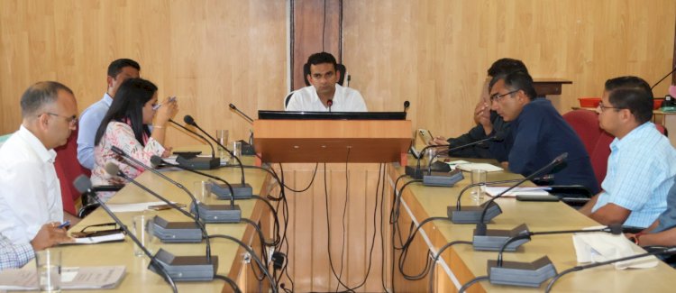 फ्लाईंग स्क्वैड बनाया जायेगा....... साहसिक गतिविधियों के आयोजन स्थलों का दो-दो सप्ताह बाद औचक निरिक्षण करेगा....... पैराग्लाईडिंग , राफ्टिंग तथा ट्रैकिंग की नियामक समिति बैठक की उपायुक्त ने की अध्यक्षता.......