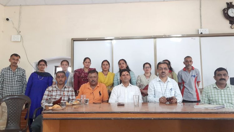 पत्रकार डा. रमेश पहाडिय़ा बने शमशेर जमा दो स्कुल एसएमसी के अध्यक्ष......