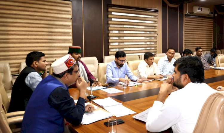 जल संरक्षण के तहत निर्माण कार्यो की समीक्षा बैठक हुई आयोजित, केन्द्रीय निगरानी दल ने किया निर्माण कार्यों का निरीक्षण