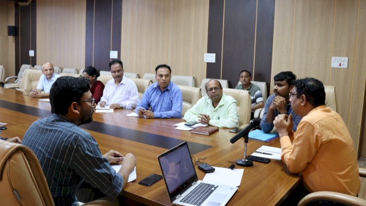 सिरमौर में जल संरक्षण के तहत निर्माण कार्यो का केंद्रीय निगरानी दल ने निरीक्षण के उपरांत की समीक्षा बैठक.......