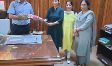 रोटरी नाहन संगिनी की नवनियुक्त प्रधान डॉ ममता जैन ने डीसी को प्रोजैक्ट्स की जानकारी दी.....