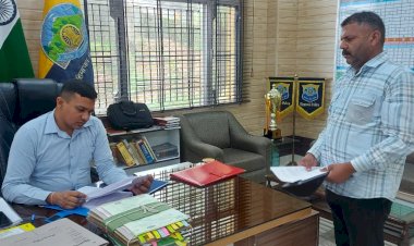 पुलिसकर्मी पर गलत तरीके से गाड़ी को इम्पाउंड करने आरोप,,,,,,,,,, पीड़ित ने SP सिरमौर को सौंपी शिकायत,,,,,