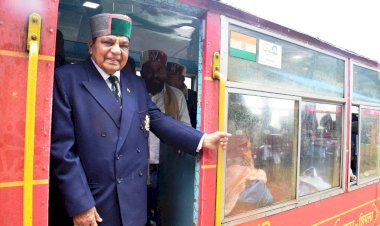 कंडाघाट में स्थापित होगा बाबा भलकू द्वार - स्वास्थ्य मंत्री..... स्वास्थ्य मंत्री ने किया राष्ट्रीय साहित्य यात्रा एवं संवाद 2023 का शुभारम्भ, चलती ट्रेन में सजा साहित्य मंच......