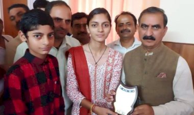 मुख्यमंत्री ने  मधु शर्मा को 7वां स्थान हासिल करने के लिए किया सम्मानित .........