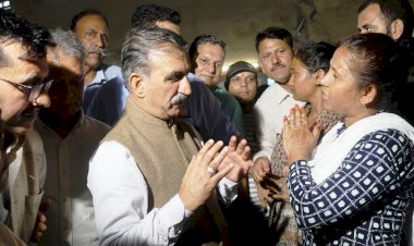 सीएम का ऐलान पंडोह के बाढ़ पीडि़त परिवारों को सरक ार देगी  एक-एक लाख रुपये....