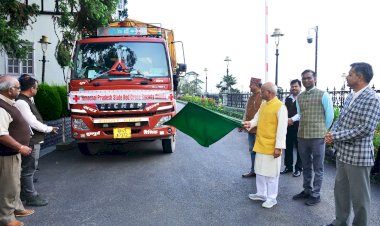राज्यपाल ने आपदा प्रभावित क्षेत्रों के लिए राहत सामग्री वाहनों को हरी झंडी दिखाई
