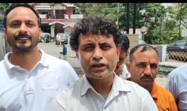 मनरेगा कार्यों में आ रही समस्या को लेकर करवाया अवगत ..... इस आपदा की घड़ी में लोगों को रोजगार के पड़े लाले पंचायत प्रधान यूनियन ने डीसी सिरमौर को सौंपा ज्ञापन......