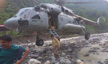 चुनौतीपूर्ण परिस्थितियों के  बीच  नदी केउतारा हेलीकॉप्टर, राशन भी भेजा....जिला प्रशासन ने  दूरदराज क्षेत्र शाकटी भेजी मेडिकल टीम......