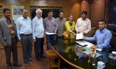 पहले बाढ़, अब नदी के डाइवर्ट होने से गाँव को खतरा....... बाशिंग में ब्यास नदी का पानी सही तरीके से किया जाए डायवर्ट.....