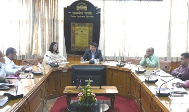 सेब सीजन के दृष्टिगत वैकल्पिक मार्गों को चिन्हित कर उनका सुधारीकरण करें सुनिश्चित..... उपायुक्त ने की जिला में भारी बारिश से हुए नुकसान की समीक्षा...