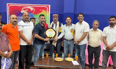 प्रतिभाशाली खिलाडिय़ों को तराश रहा है बैडमिंटन संघ : कुलदीप सिंह पठानिया.... केसीसीबी के अध्यक्ष ने जिला स्तरीय बैडमिंटन प्रतियोगिता के विजेताओं को बांटे पुरस्कार......