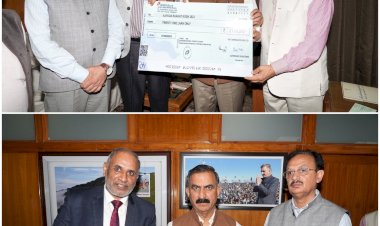 मुख्यमंत्री को.....वर्धमान होल्डिंग लिमिटेड ने 21 लाख ........इंडो फार्म इक्विपमेंट लिमिटेड  11 लाख रुपये का चेक भेंट किया......