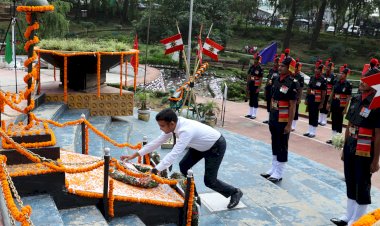 डीसी ने बलिदानी वीरों के अतुलनीय साहस और शौर्य को किया नमन.... डीसी कार्यालय परिसर व युद्ध स्मारक में दी श्रद्धांजलि.....