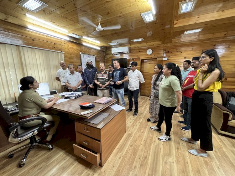 नॉर्थ इंडिया पत्रकार एसोसिएशन ने जताया विरोध...... पत्रकारों की टीम पर हमले के विरोध में एसपी कुल्लू  दिया ज्ञापन......