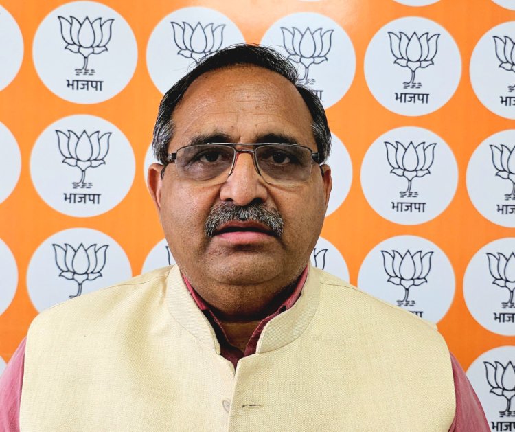 बागवानी मंत्री का पराला सेब मंडी में पहुंचने पर बागवानों ने सरकार के फैंसले की कलई खोल कर रख दी : रणधीर ........ सरकार दो किलो की कटौती किस नियम के तहत की जा रही है ?.......