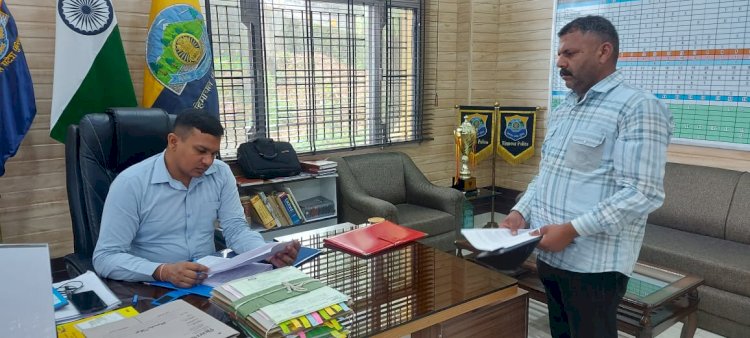 पुलिसकर्मी पर गलत तरीके से गाड़ी को इम्पाउंड करने आरोप,,,,,,,,,, पीड़ित ने SP सिरमौर को सौंपी शिकायत,,,,,