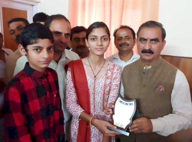 मुख्यमंत्री ने मधु शर्मा को 7वां स्थान हासिल करने के लिए किया सम्मानित .........