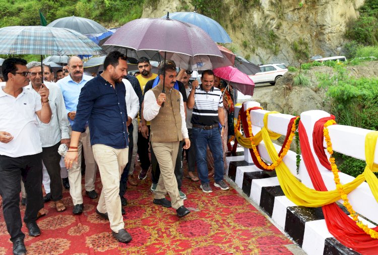 राहुल गांधी ने कोई गलत काम नहीं किया...... वह राष्ट्रीय एकता एवं अखंडता के समर्थक हैं...... मुख्यमंत्री ने हमीरपुर में किए विकासात्मक परियोजनाओं के उद्घाटन व शिलान्यास.....