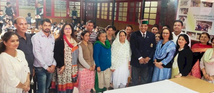 स्वास्थ्य मंत्री ने सांसद के साथ ढली स्थित विशेष योग्यता वाले बच्चों के संस्थान का किया दौरा..... स्वर्गीय राजा वीरभद्र सिंह को उनकी पुण्यतिथि पर याद  किया।......