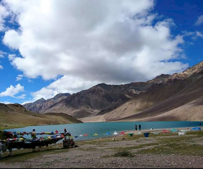 बाढ़ प्रभावित न्यूली को भेजी राहत सामग्री..........सैंज से न्यूली के लिए पैदल अतिरिक्त पुलिस अधीक्षक की अगुवाई में  टीम.......