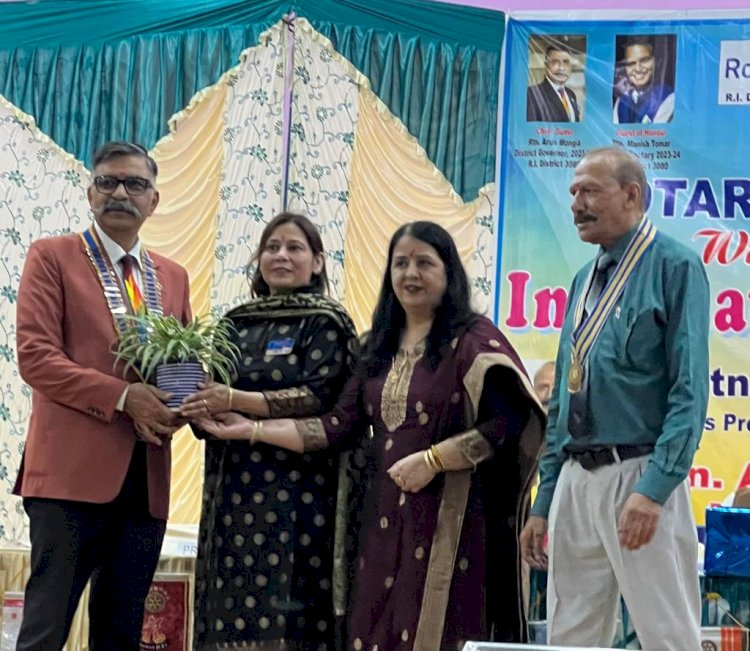 रोटरी क्लबरोटरी क्लब संगिनी नाहन ने  शिवधाम के जीर्णाेद्वार के 40 हजार दिए..... म के जीर्णाेद्वार के 40 हजार दिए.....