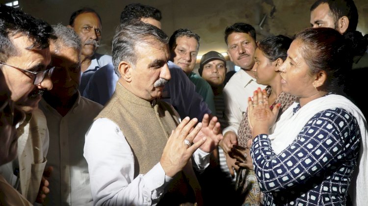 सीएम का ऐलान पंडोह के बाढ़ पीडि़त परिवारों को सरक ार देगी  एक-एक लाख रुपये....