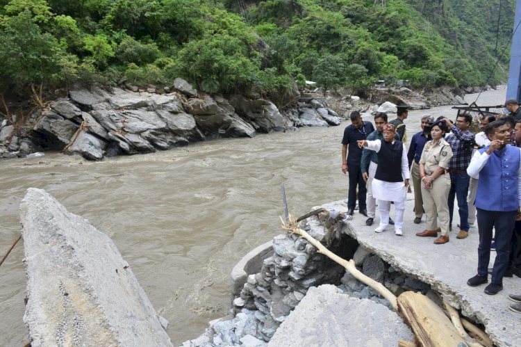 राज्यपाल ने मण्डी के बाढ़ प्रभावित क्षेत्रों का दौरा किया....... आपदा राहत कोष में एक माह के वेतन का अंशदान दिया....