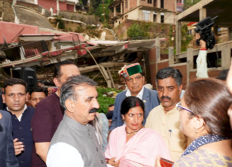 मुख्यमंत्री ने सोलन के शामती में लिया आपदा प्रभावित क्षेत्र का जायज़ा.... शामती क्षेत्र में भारी बारिश के कारण 30 घर पूरी तरह से नष्ट हो गए, जबकि 50 अन्य घरों को आंशिक क्षति हुई......
