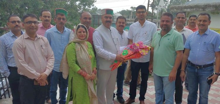 नुक्सान का तुरंत आकलन करें और तेजी से करवाएं मरम्मत कार्य....... समीक्षा बैठक के दौरान विधायक इंद्र दत्त लखनपाल ने अधिकारियों को दिए निर्देश.....