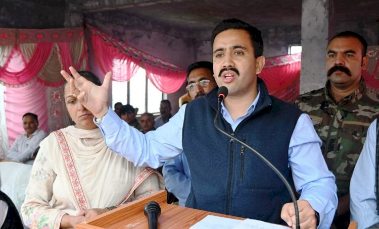 कुटासनी में राज्य स्तरीय शूटिंग रेंज स्थापित करने के लिए 5 करोड़ स्वीकृत - विक्रमादित्य सिंह....... मंत्री आपके द्वार" कार्यक्रम के तहत कैबिनेट मंत्री ने बाईचडी, देवनागर तथा शकराह पंचायतों का दौरा कर जन समस्या निवारण कार्यक्रम में की शिरकत.....
