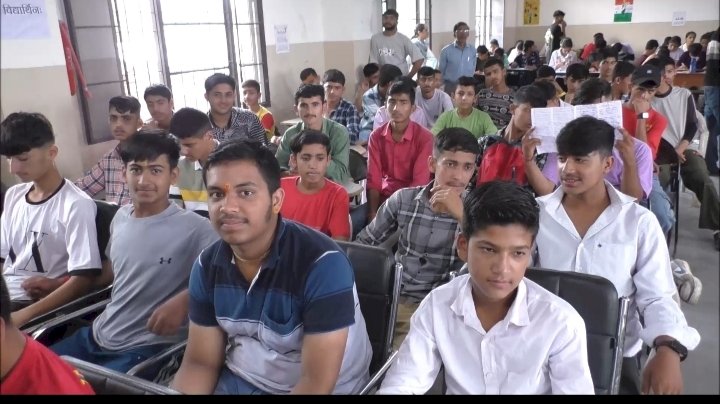 प्रदेश भर में मनाया जा रहा जनसंख्या नियंत्रण पखवाड़ा...... संस्कृत महाविद्यालय नाहन में जागरूकता कार्यक्रम आयोजित........