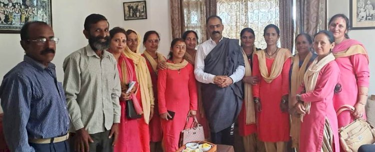 ठेका शिफ्ट करने बारे महिलाओं ने दिया एक सप्ताह का अल्टीमेटम