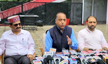 केंद्रीय मंत्री के दौरे में सचिव पीडब्ल्यूडी, ईएनसी पीडब्ल्यूडी मौके पर उपस्थित नहीं, यह दुर्भाग्यपूर्ण......  नेशनल हाईवे के एक किलोमीटर के दायरे में जितने भी पुल डैमेज हुए है उन पुलो का निर्माण और रिपेयर का खर्च भी केंद्र वाहन करेगा  : जयराम