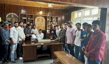 एनएसयूआई जिला अध्यक्ष अमरनाथ की अध्यक्षता में........प्रिंसिपल को ज्ञापन सौंपा....