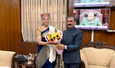 नई दिल्ली में केंद्रीय वित्त मंत्री से भेंट की........... 830 करोड़ रुपये की विशेष केंद्रीय सहायता के लिए  आभार व्यक्त किया मुख्यमंत्री ने...