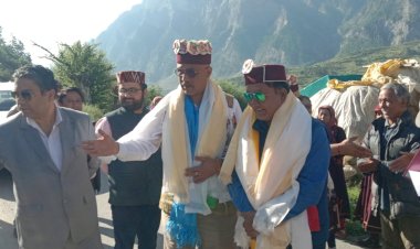 जहालमा नाला में आए भू-स्खलन से क्षतिग्रस्त हुए भूमि का निरीक्षण किया जनजातीय विकास मंत्री ने....