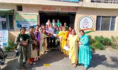 शाहपुर महिला कांग्रेस ने  मदद को आगे बढ़ाए हाथ.....   सीएम आपदा राहत कोष के लिए एक लाख रूपये का चेक भेंट...... सुक्खु सरकार और संगठन मिलकर प्रभावितों के पुनर्वास में करेंगे मदद: पठानिया